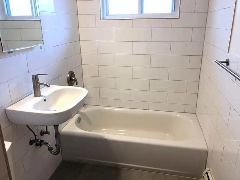 815 6th Ave #1 — Photo 5