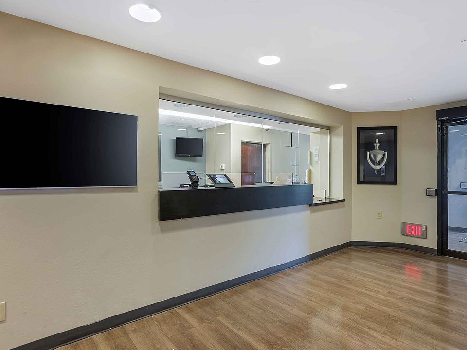 Lobby and Guest Check-in