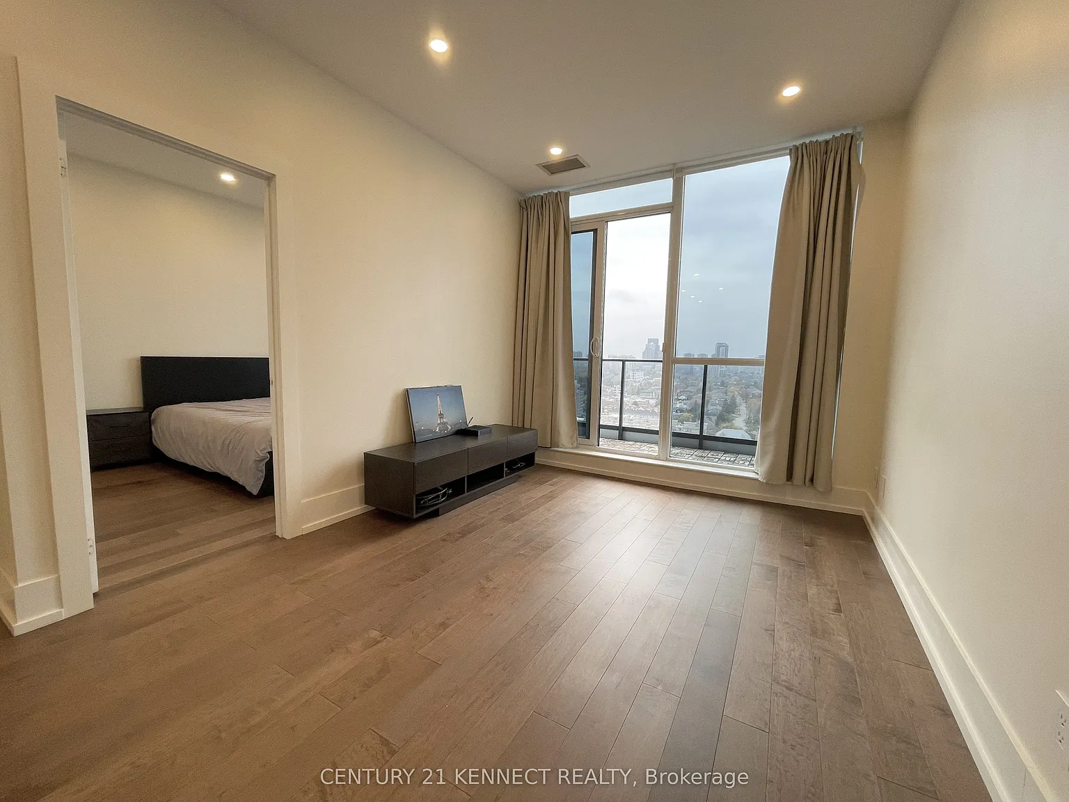 The Arc Condos — Photo 2