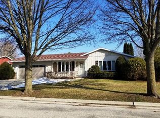 866 Hickory Ct, Watertown, WI 53094