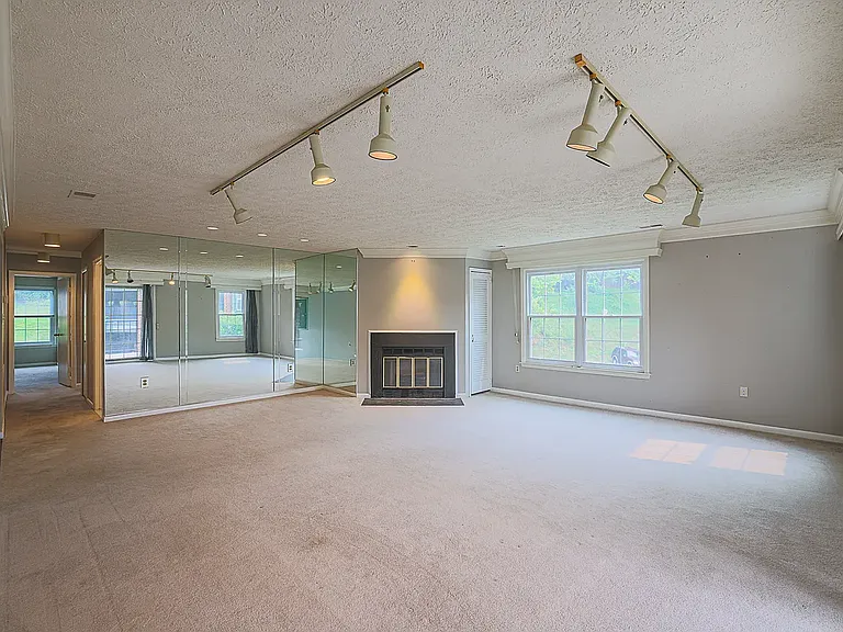 7 Pipe Hill Ct #B — Photo 6