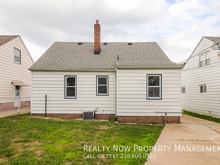 11912 Derby Ave — Photo 24