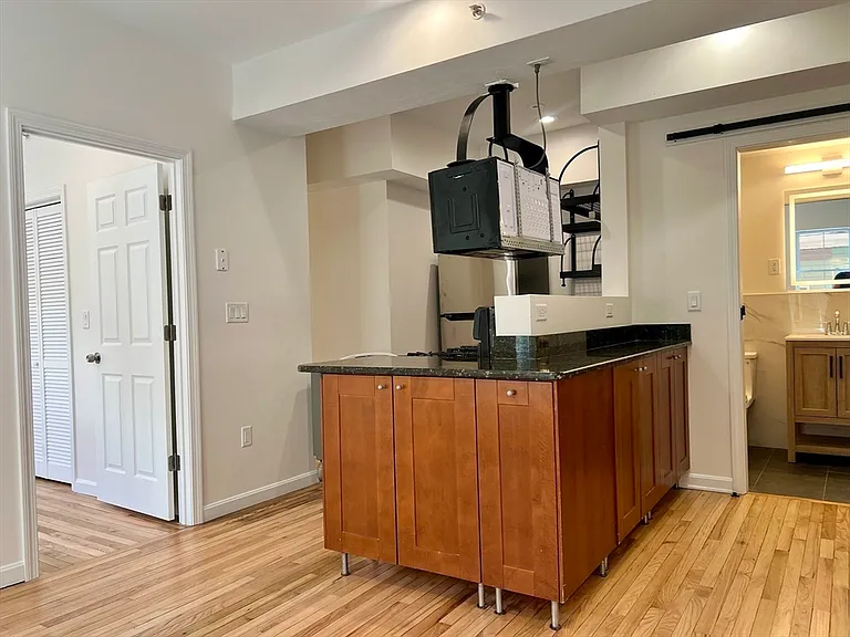 257 Pleasant St #8 — Photo 4