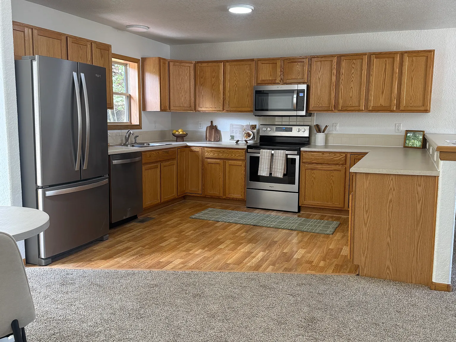 5 bed, 2524 sqft, $4,800 — Photo 3