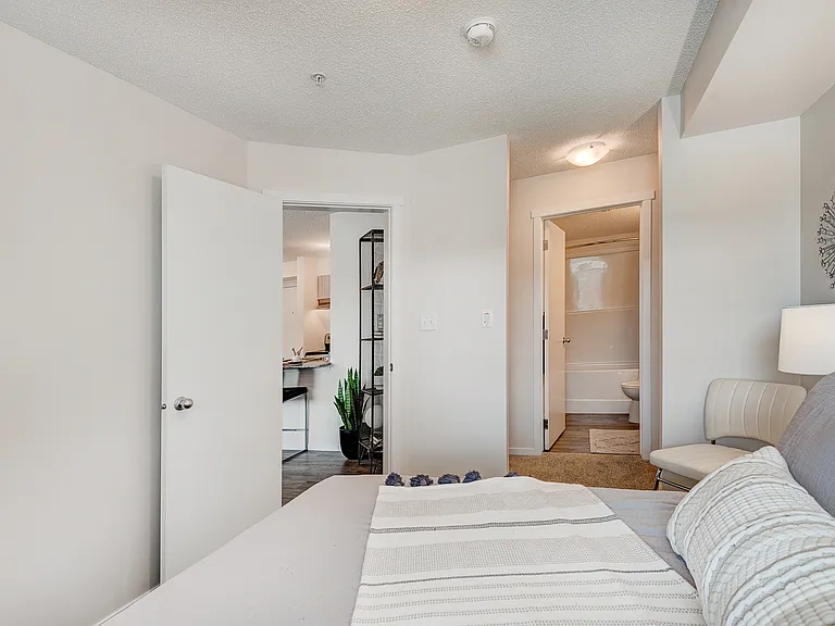 905 Evanston Dr NW — Photo 64