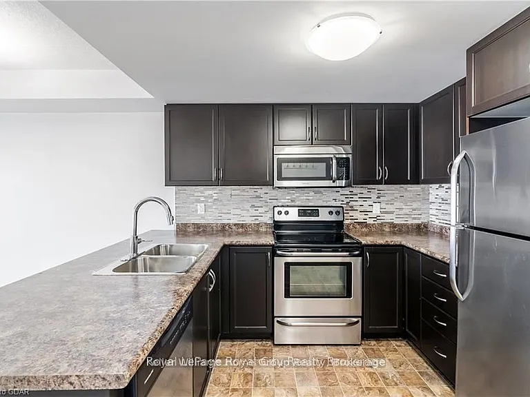 67 Kingsbury Sq #303 — Photo 7