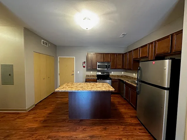 3 bed, 1325 sqft, $2,700 — Photo 4