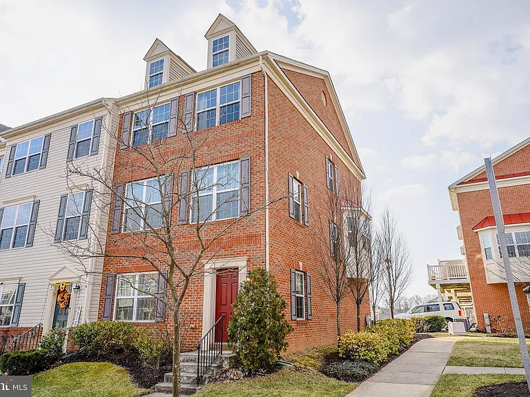 7810 Quidditch Ln — Photo 2
