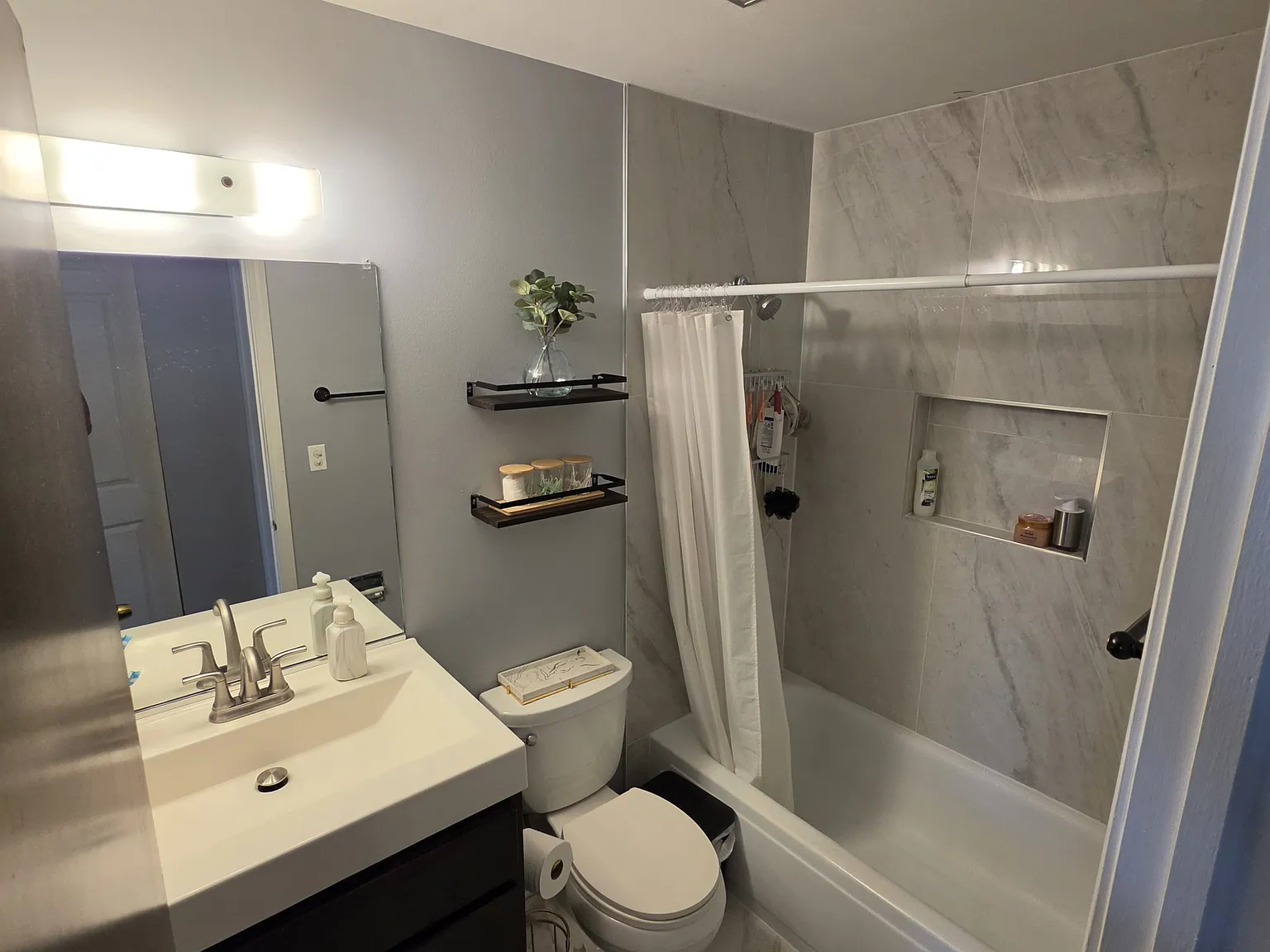 2 bed, 795 sqft, $2,000 — Photo 3