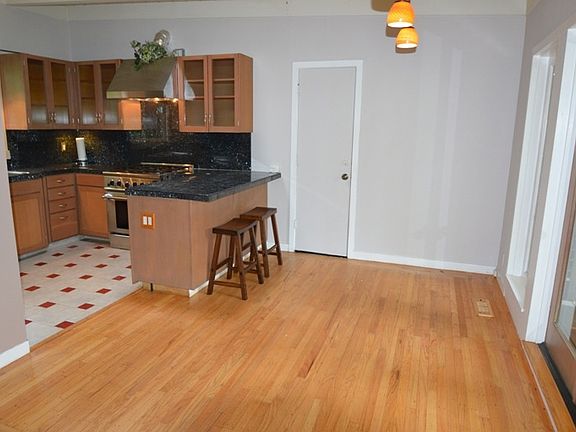 5th image of 70 Glen Dr
