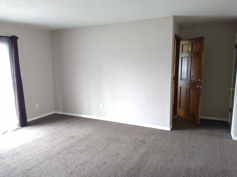 320 E State St #7 — Photo 2