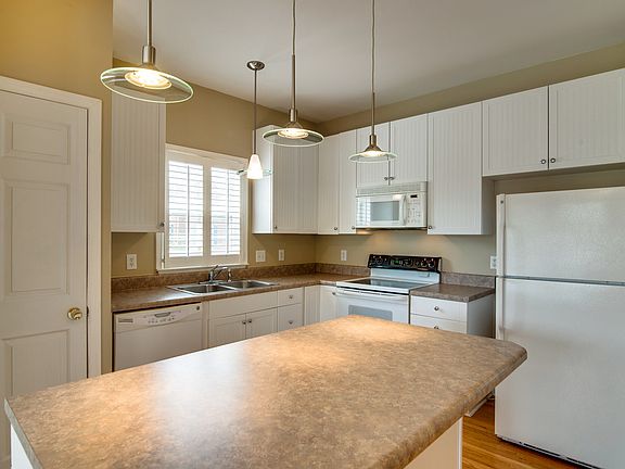 4th image of 726 Huffine Manor Cir