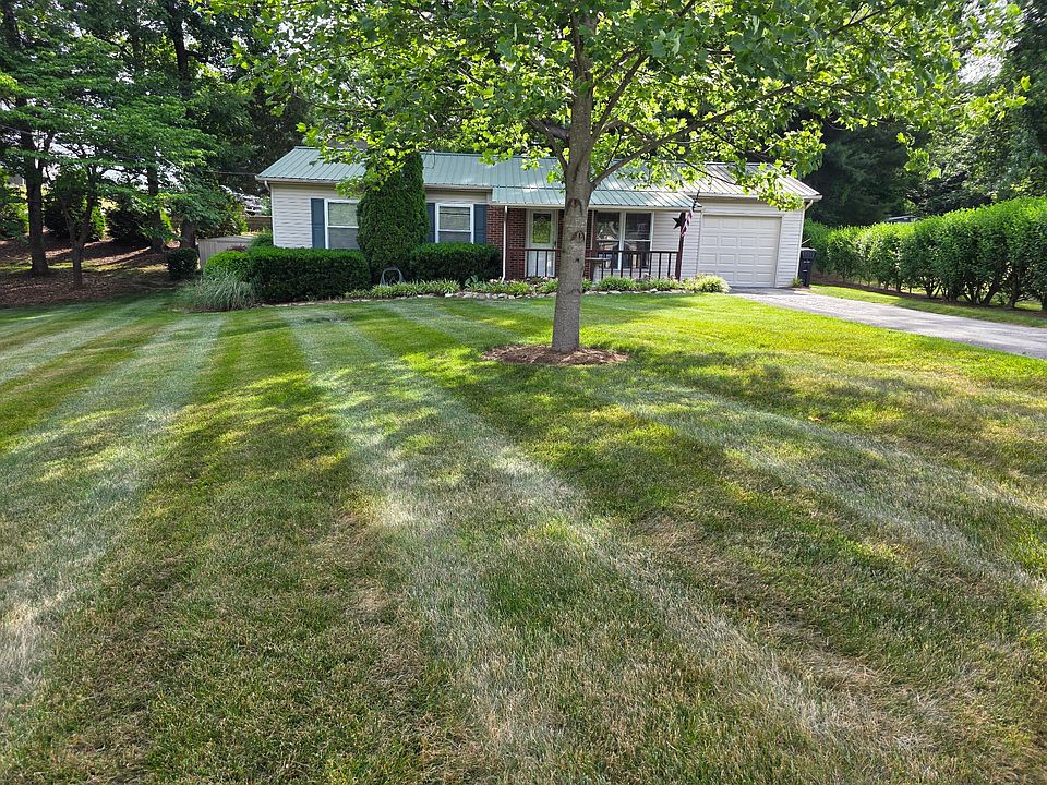 1st image of 2228 Deerwood Rd