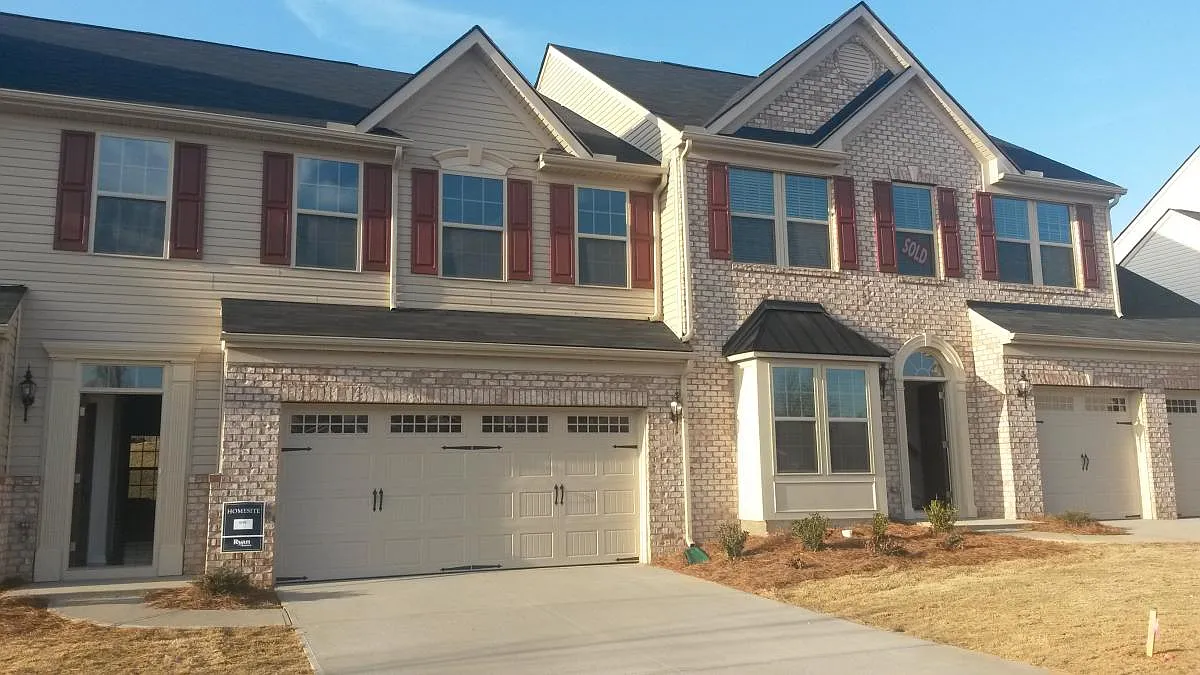 3 bed, 2.5 bath, 1740 sqft, $1,850 — Photo 2