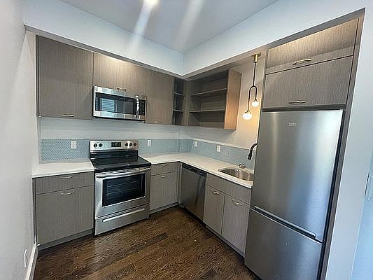 3rd image of 737 E 32nd St #3G