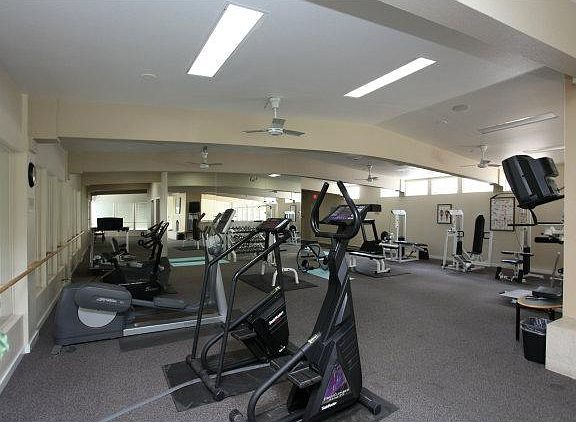 5th image of 305 Tradewinds Dr APT 4