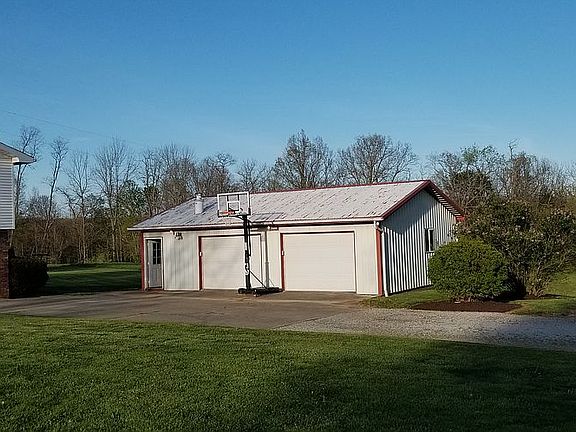 Detached garage 