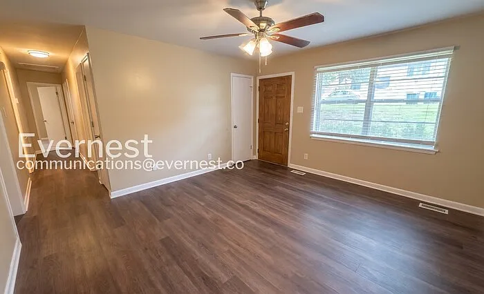 3 bed, 1.5 bath, 1025 sqft, $1,395 — Photo 4