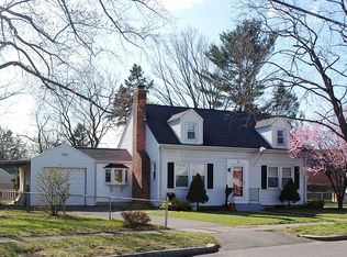 18 Beaufort Cir, Springfield, MA 01104