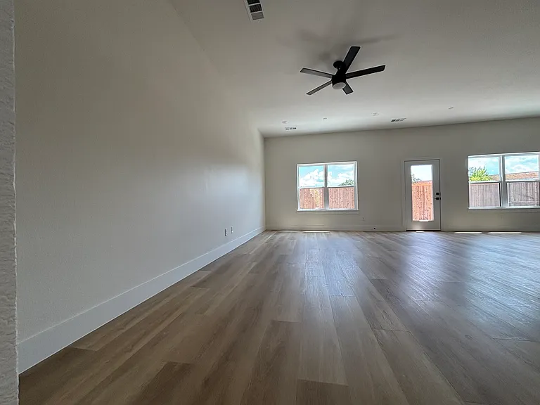 4444 Fatima Dr — Photo 11