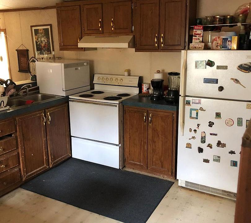2nd image of 60 Creek Rd
