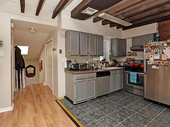 5th image of 631 Catharine St Floor 3