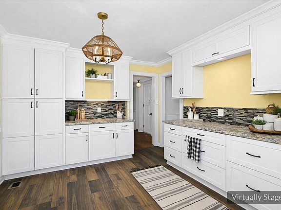 4th image of 1119 Retlaw St NW