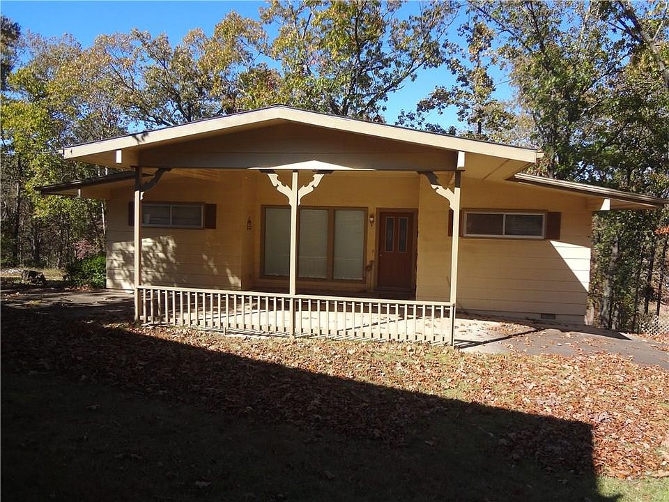 1st image of 10 Blandford Ln