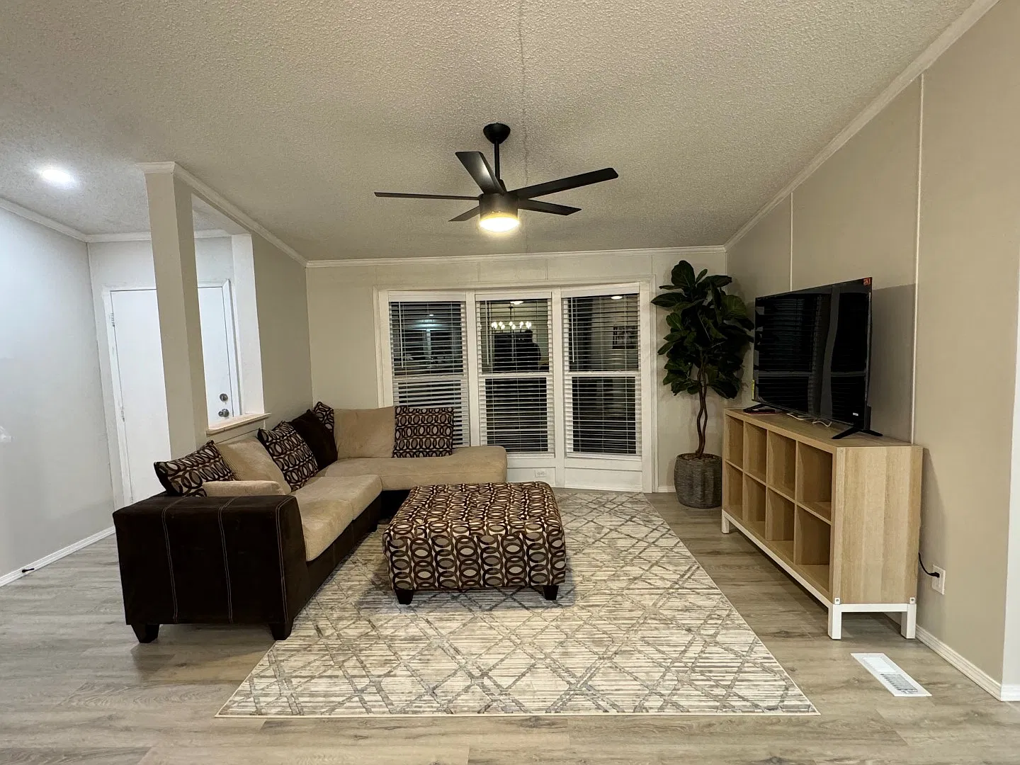 4 bed, 1848 sqft, $3,200 — Photo 2