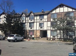 2016 Hawthorne Ln #2016, Mahwah, NJ 07430