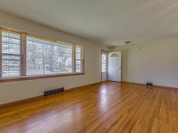 5th image of 1601 W Jackson St