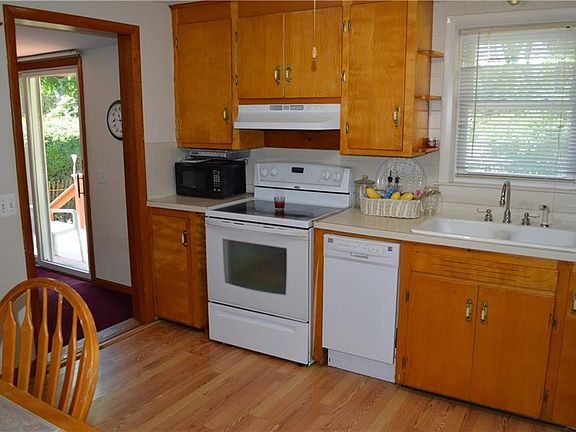3rd image of 28 Highview Dr