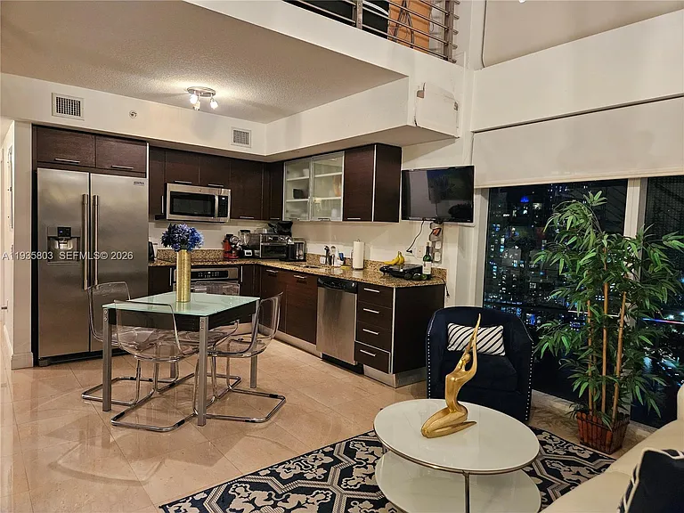 45 SE 5th St #1517 — Photo 33