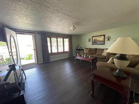 3rd image of 2317 W Oliver Dr