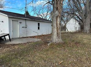 113 E Harrison St, London Mills, IL 61544