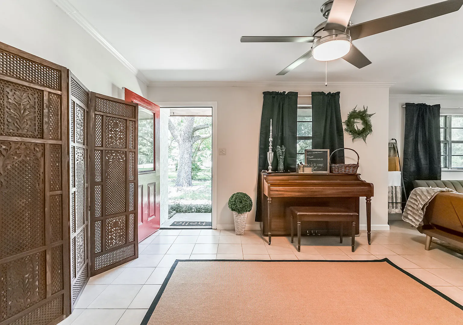Five Oaks Farmhouse, Private Home on 2+ Acres — Photo 4