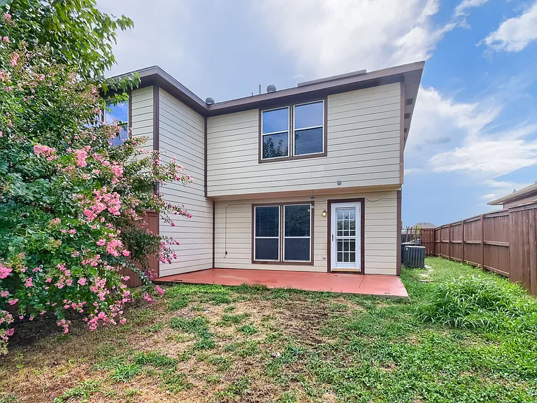 5210 Mountain Spring Trl — Photo 11