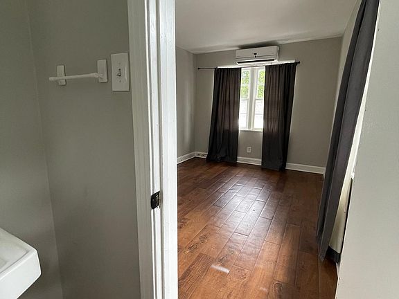 5th image of 3528 5th Ave N