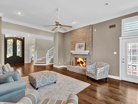 5th image of 2103 Seven Maples Dr