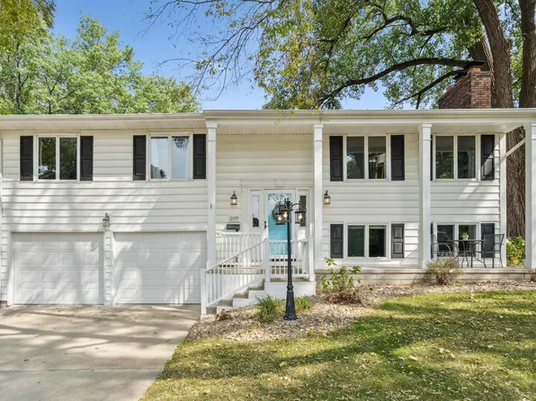 209 Graceline Blvd, Waterloo, IA 50701