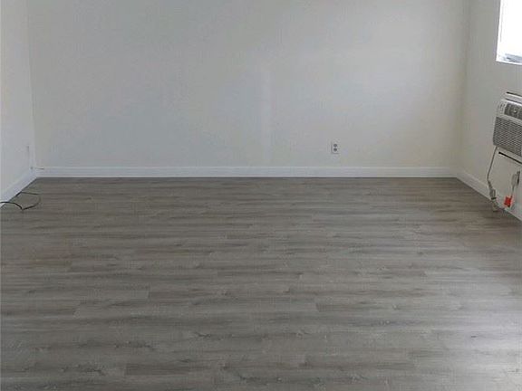 3rd image of 10121 Tujunga Canyon Blvd #A