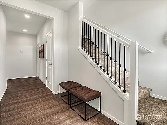 4339 17th Way NE — Photo 2