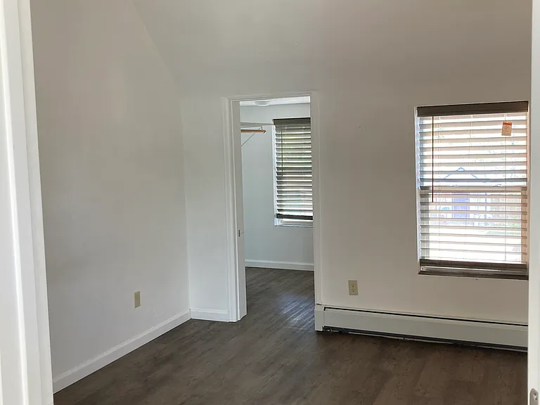 210 NW 5th St — Photo 5