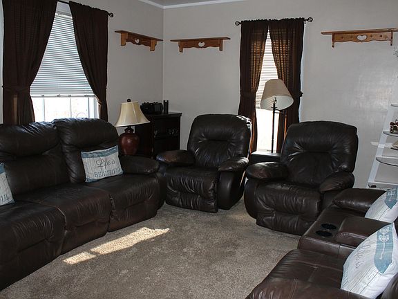 5th image of 614 S 1st St