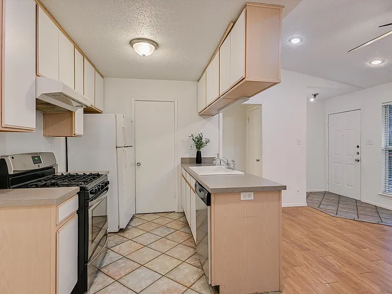 3207 Eanes Cir #B — Photo 7