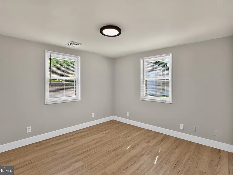 1539 Reservoir Ave — Photo 13