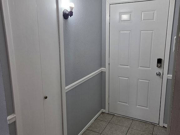 3rd image of 605 Hillcrest St