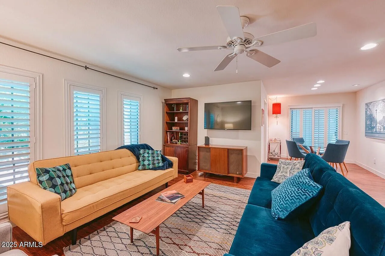 1 bed, 1.5 bath, 856 sqft, $2,195 — Photo 3