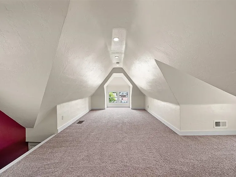 38 Pasadena St — Photo 18