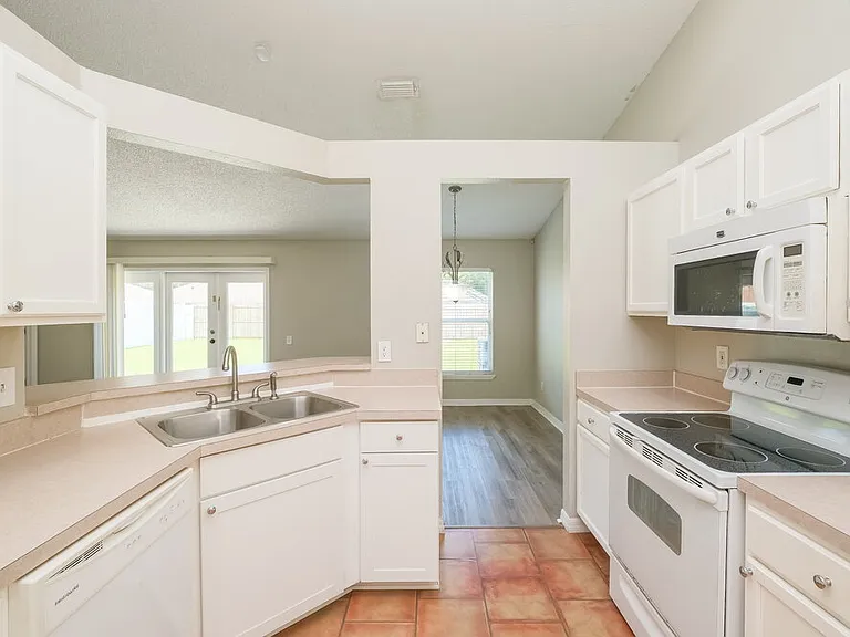 10408 Hallmark Blvd — Photo 6